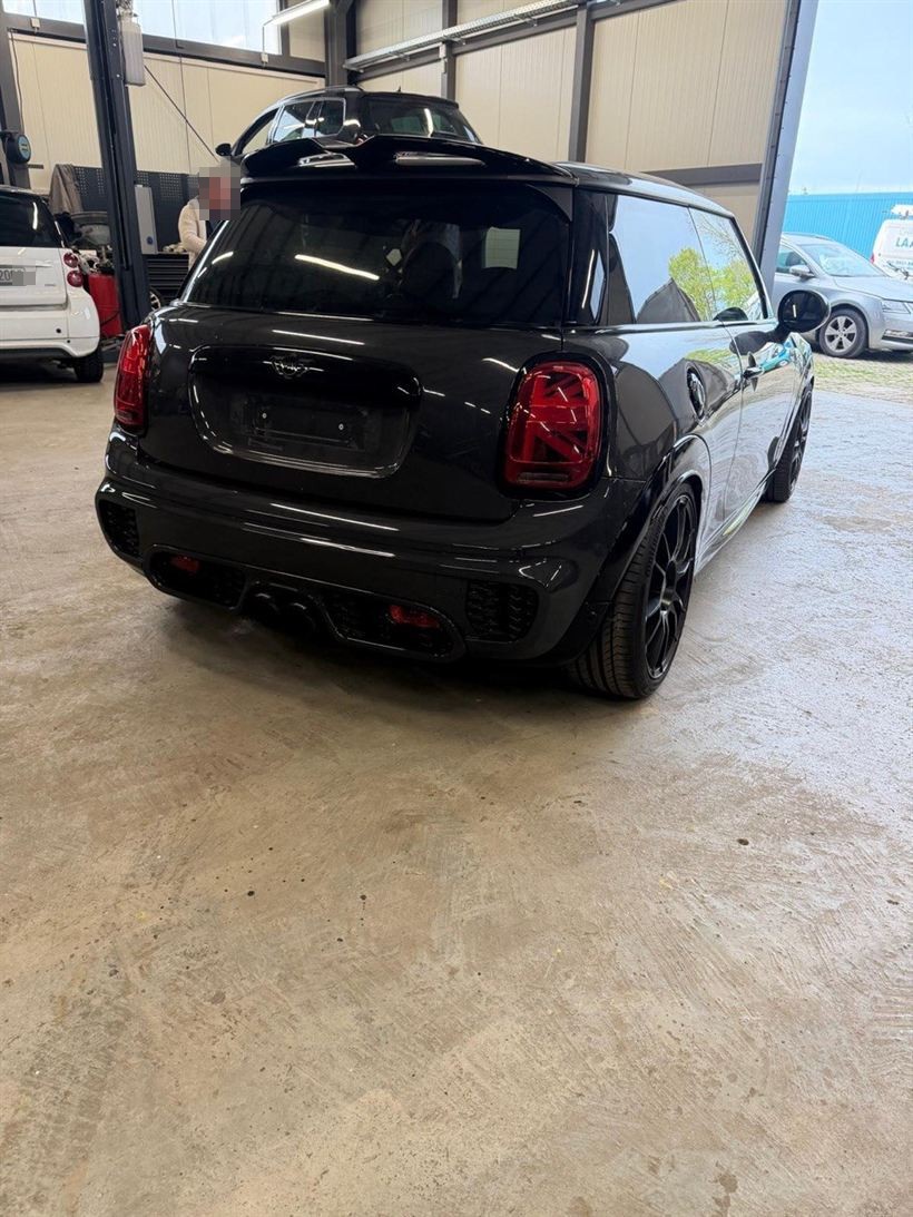 MINI John Cooper Works mit Sportauspuffanlage